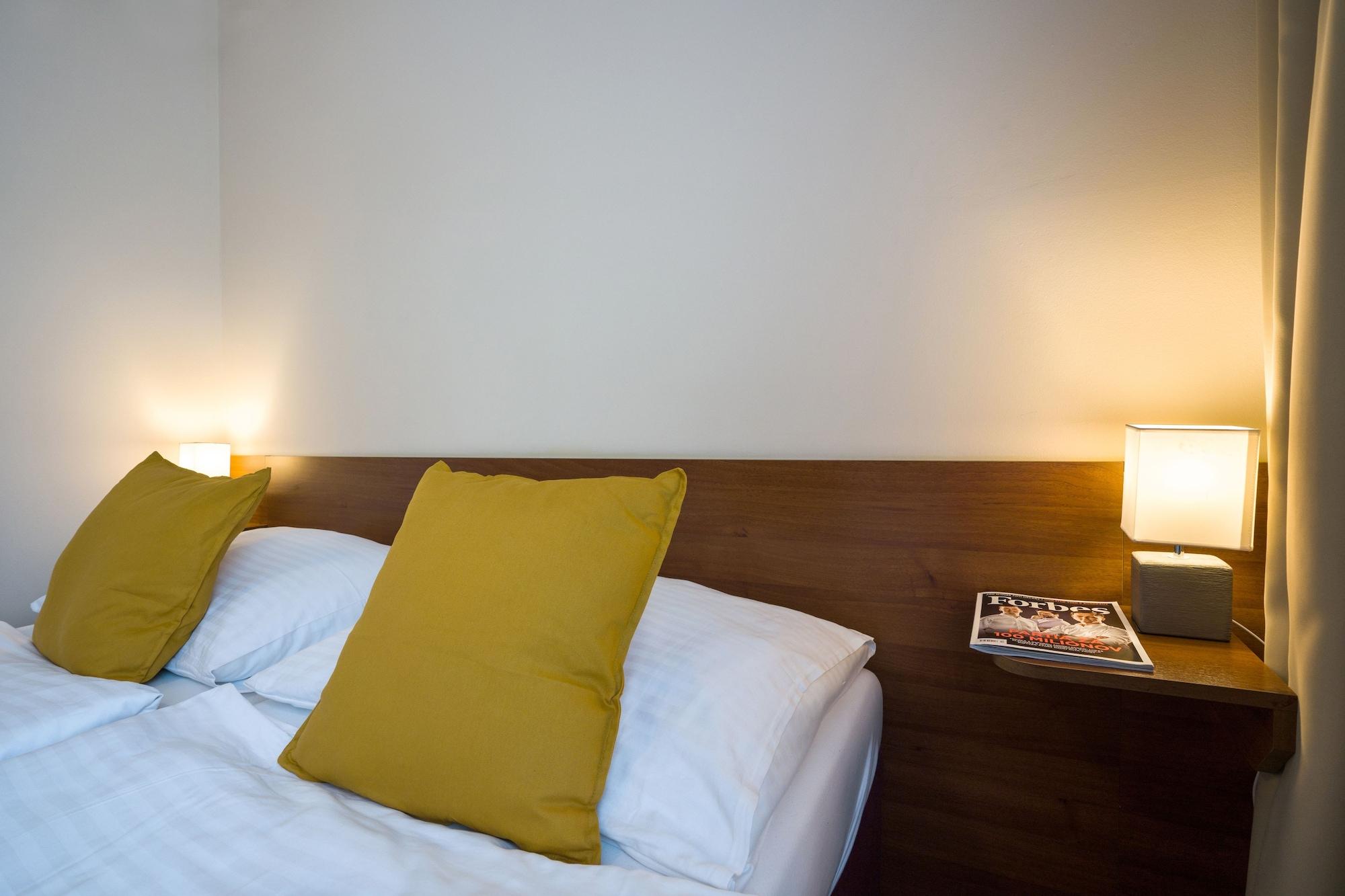Hotel Dixon So Vstupom Do Bazena A Virivky Zdarma - Free Entrance To Pool And Jacuzzi Included Banska Bystrica Exterior photo