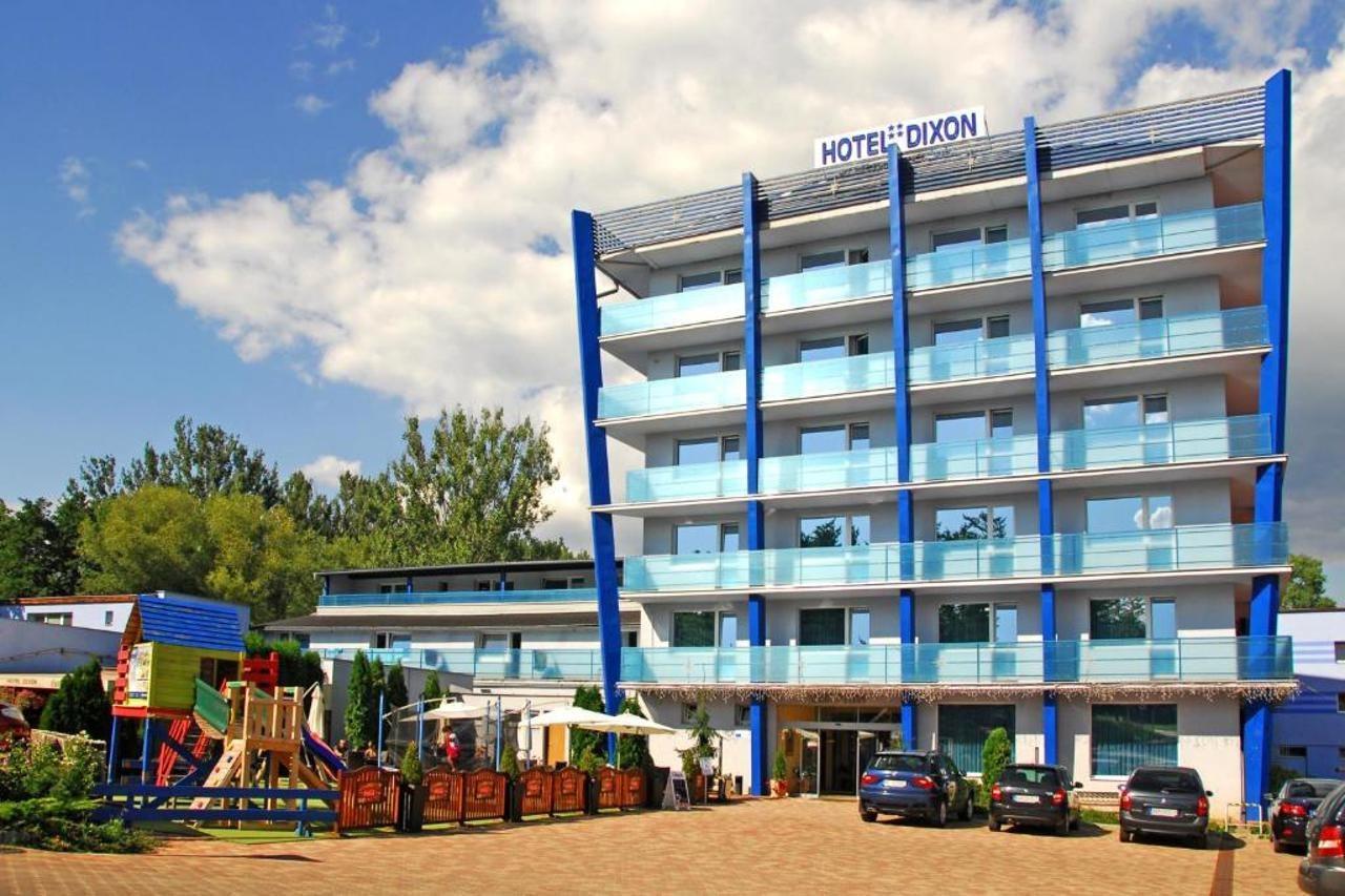 Hotel Dixon So Vstupom Do Bazena A Virivky Zdarma - Free Entrance To Pool And Jacuzzi Included Banska Bystrica Exterior photo