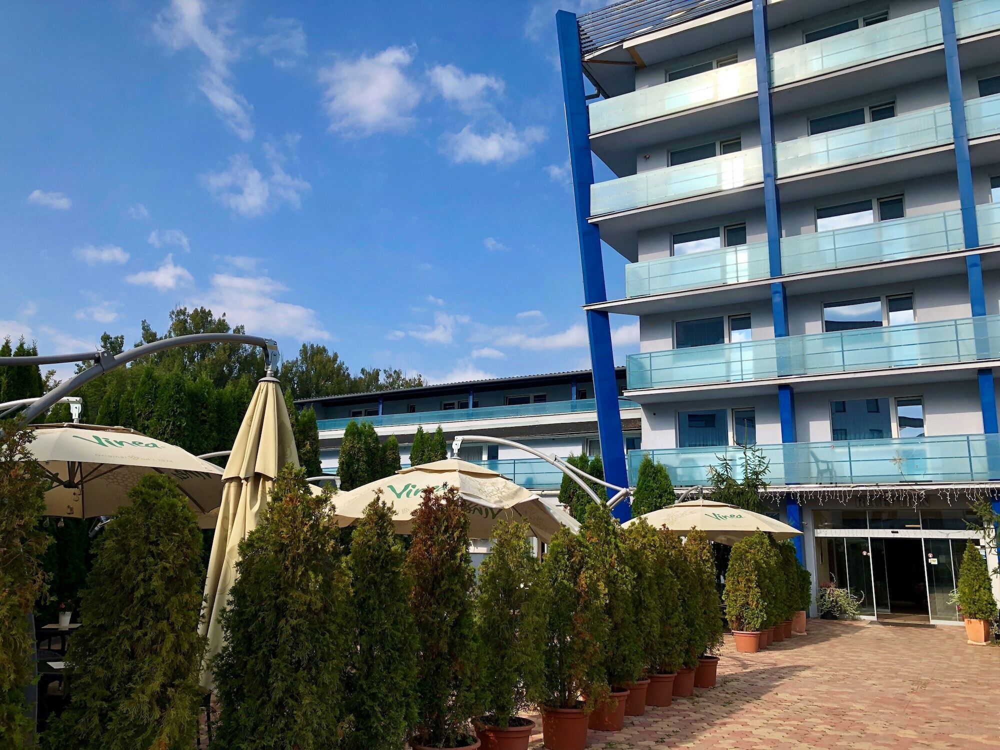 Hotel Dixon So Vstupom Do Bazena A Virivky Zdarma - Free Entrance To Pool And Jacuzzi Included Banska Bystrica Exterior photo