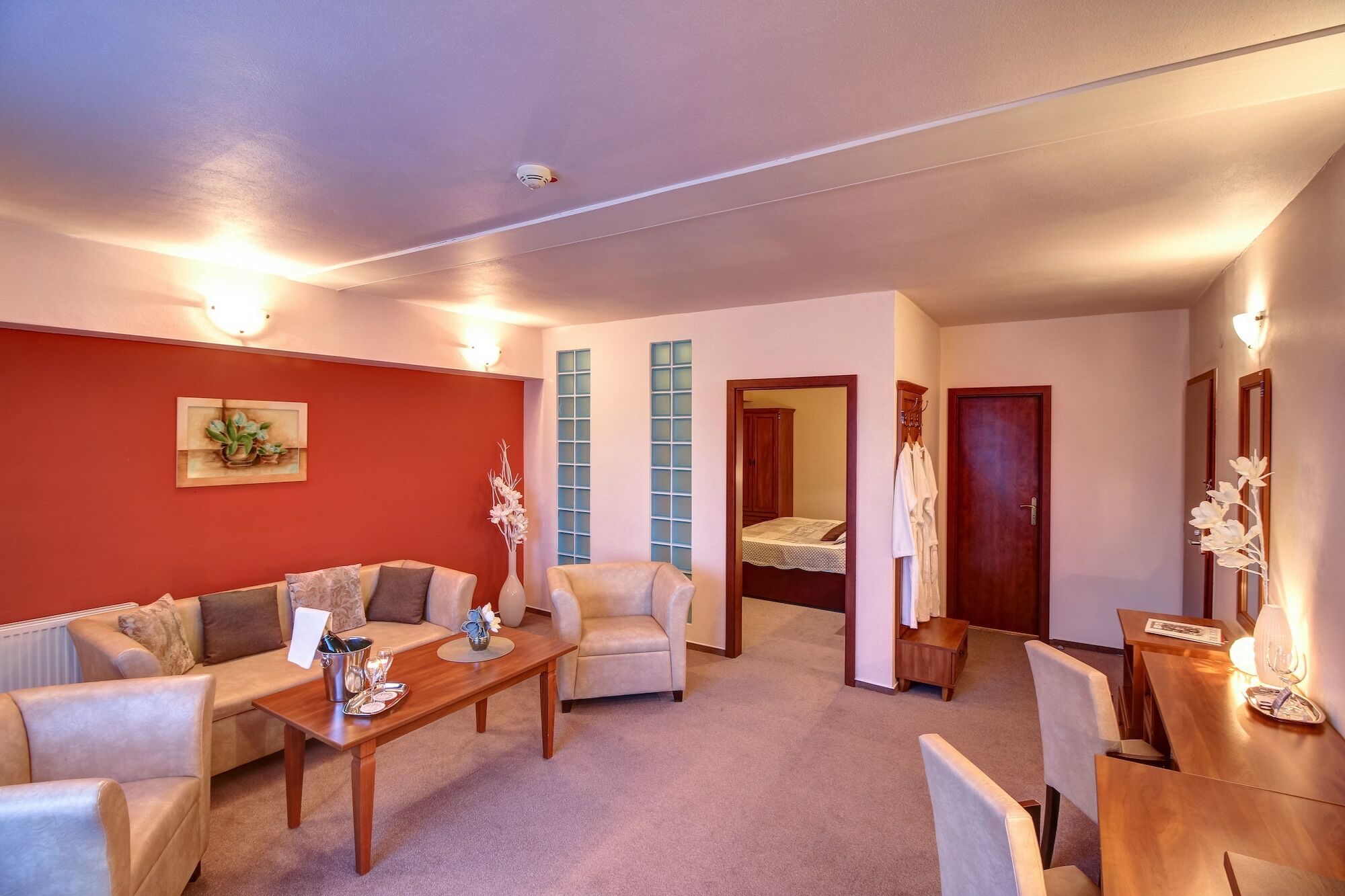 Hotel Dixon So Vstupom Do Bazena A Virivky Zdarma - Free Entrance To Pool And Jacuzzi Included Banska Bystrica Exterior photo