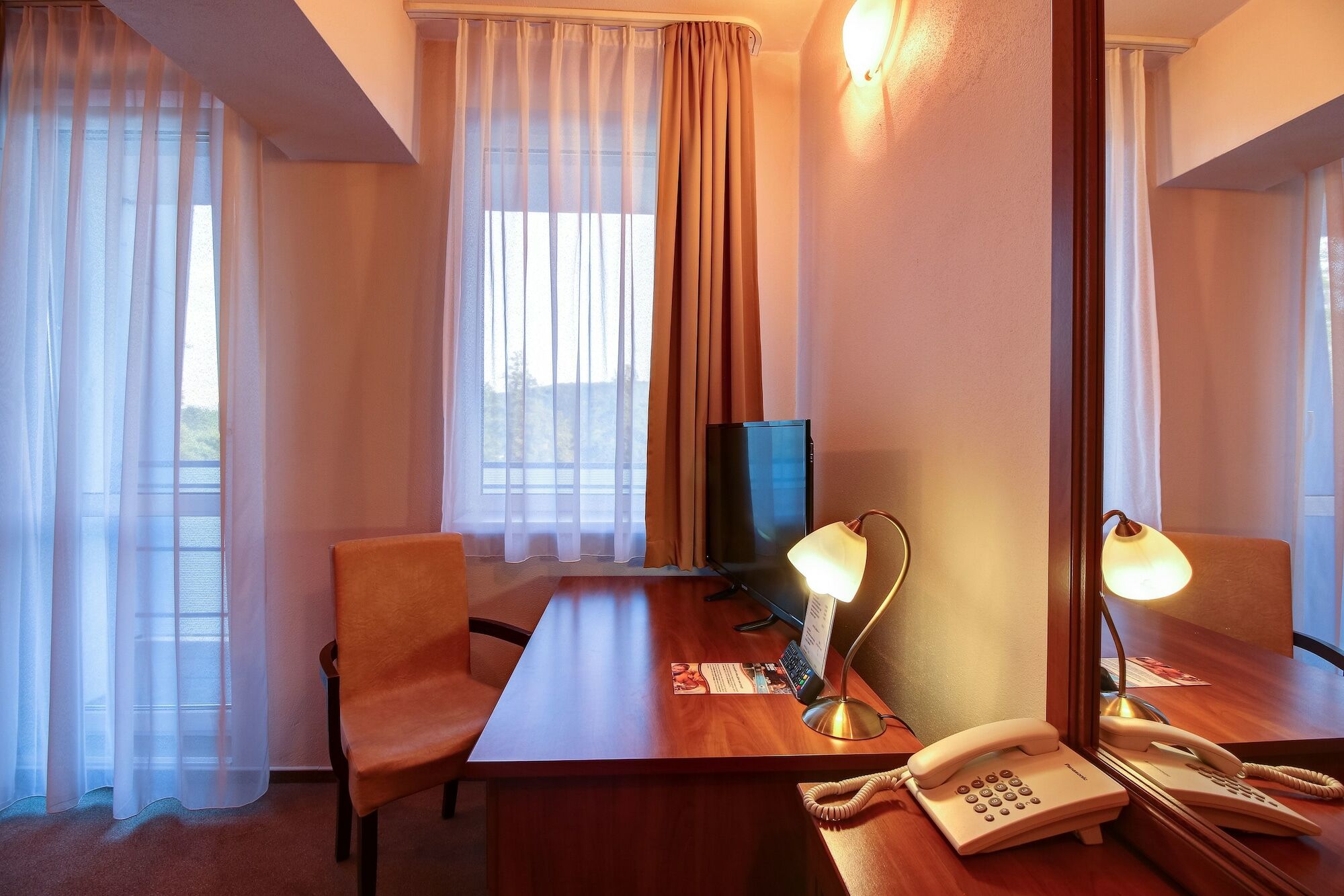 Hotel Dixon So Vstupom Do Bazena A Virivky Zdarma - Free Entrance To Pool And Jacuzzi Included Banska Bystrica Exterior photo