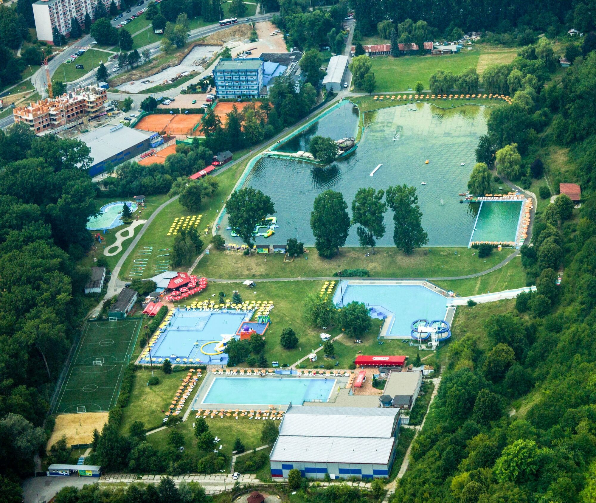 Hotel Dixon So Vstupom Do Bazena A Virivky Zdarma - Free Entrance To Pool And Jacuzzi Included Banska Bystrica Exterior photo